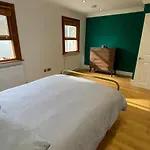 Cosy Flat Of 2 Bed And 2 Toilet