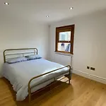 Cosy Flat Of 2 Bed And 2 Toilet