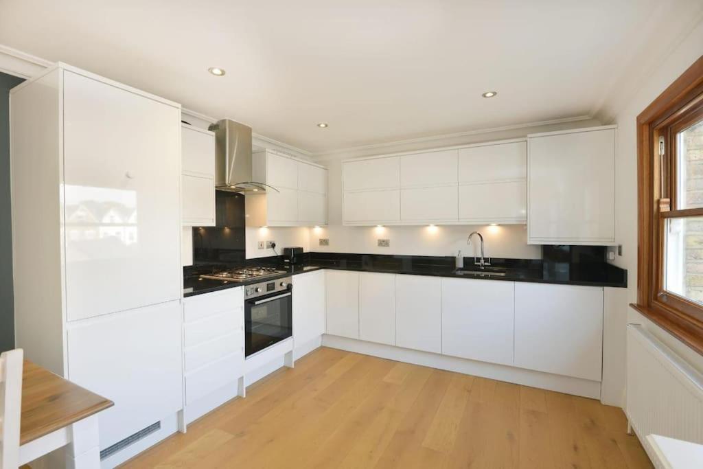 Cosy Flat Of 2 Bed And 2 Toilet Appartamento