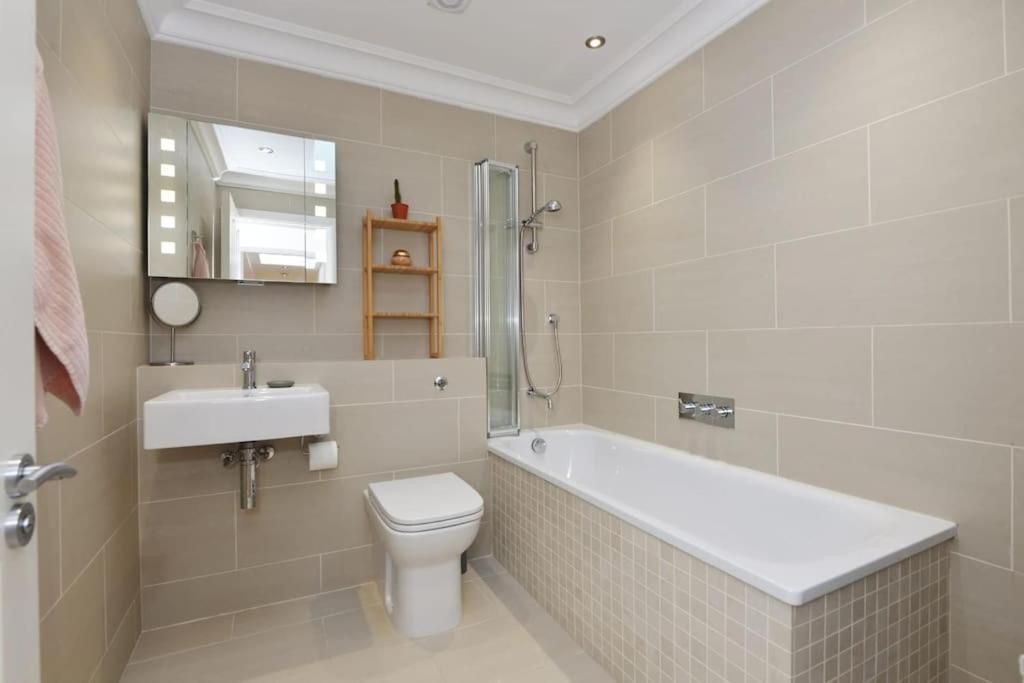 Appartamento Cosy Flat Of 2 Bed And 2 Toilet Londra